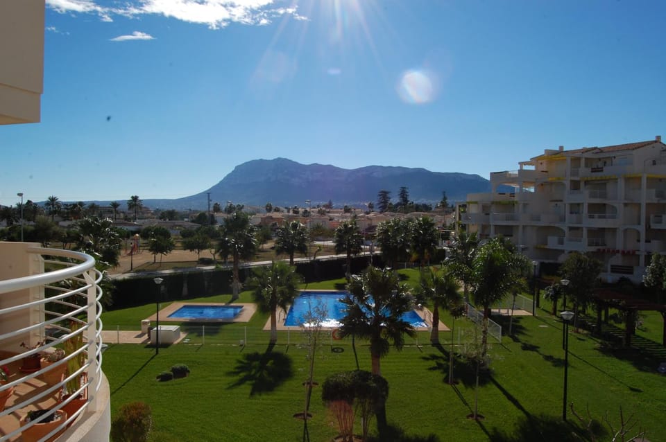 Balcony/Terrace, Mountain view, Pool view