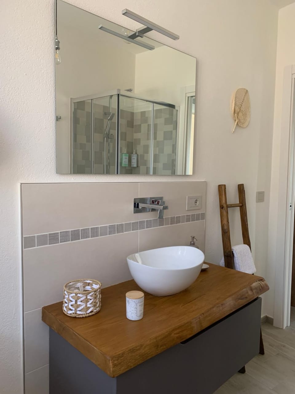 Bathroom, towels