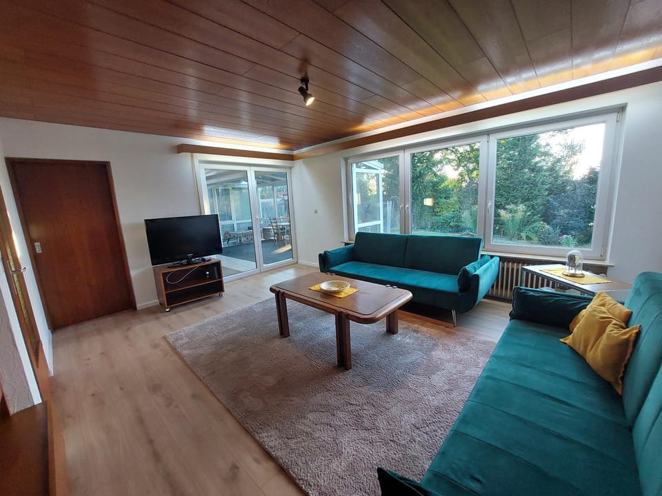 Communal lounge/ TV room, Living room, Seating area