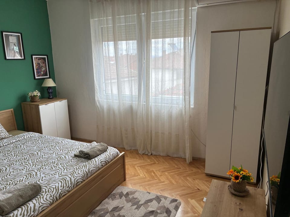 Bed, Photo of the whole room, Bedroom, wardrobe