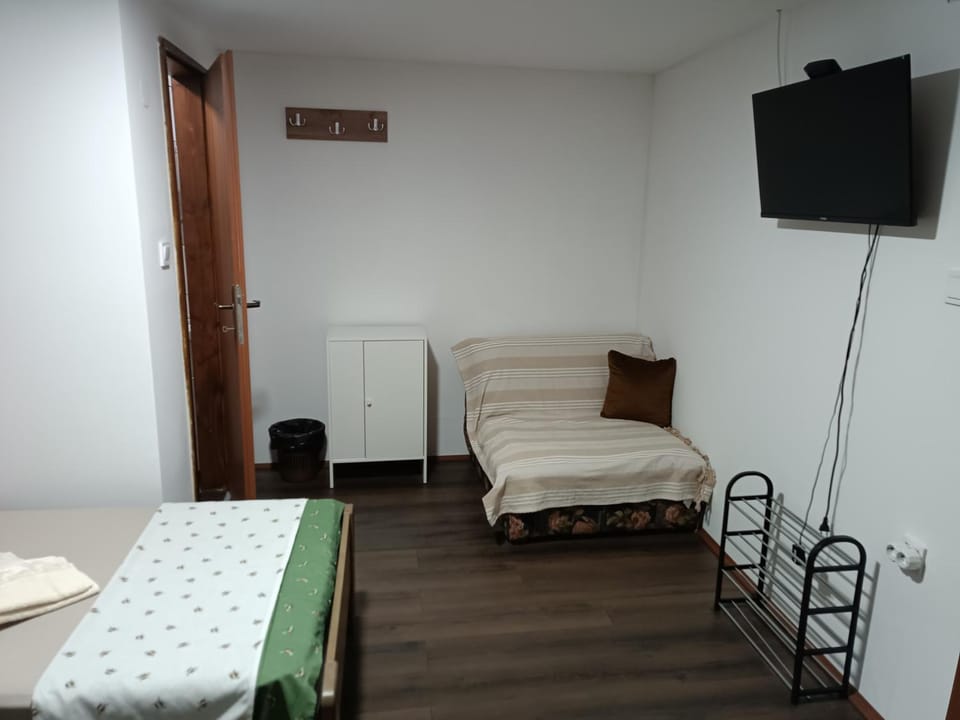 Bathroom, TV and multimedia, Photo of the whole room, Bedroom