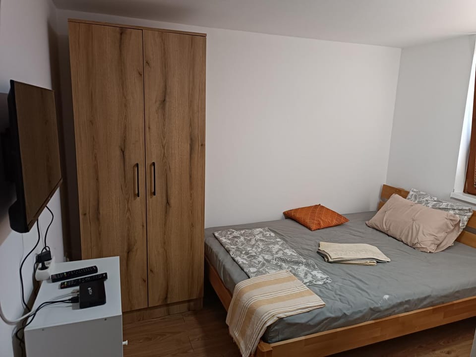 Bed, TV and multimedia, Bedroom, towels, wardrobe