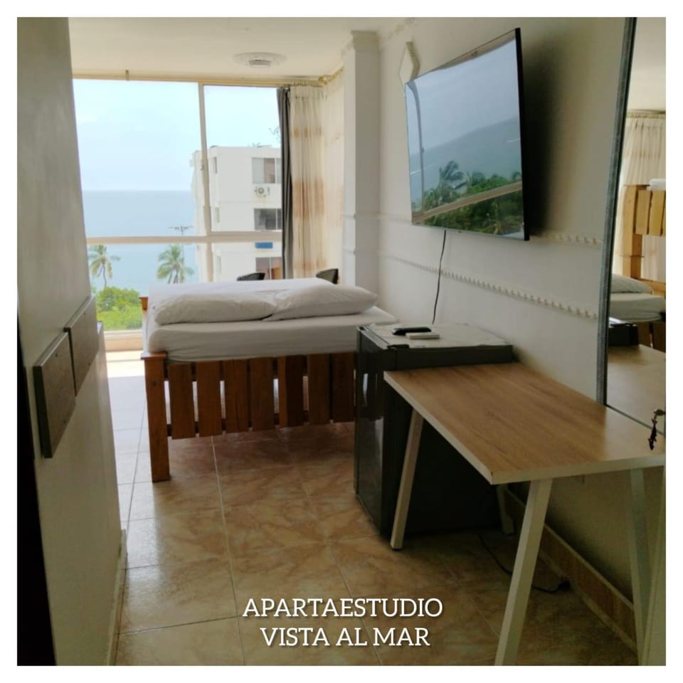 Bed, Natural landscape, TV and multimedia, Photo of the whole room, Bedroom