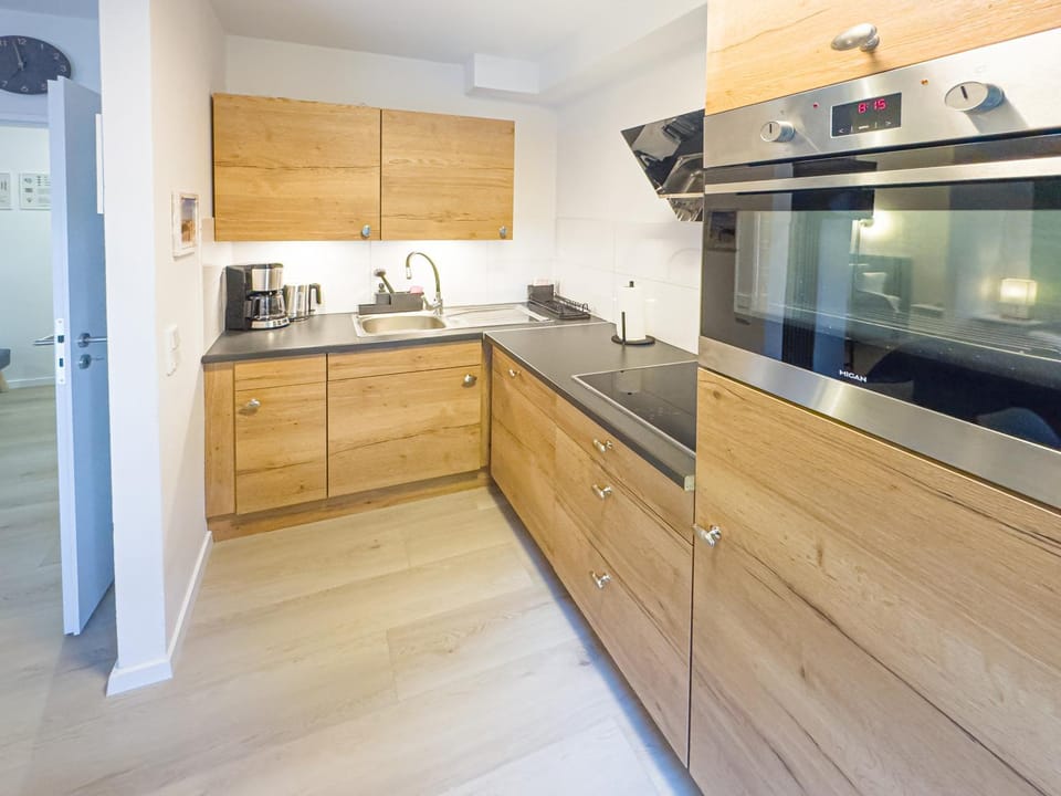 Coffee/tea facilities, Kitchen or kitchenette, dishwasher, minibar, oven, pet friendly, stove, toaster