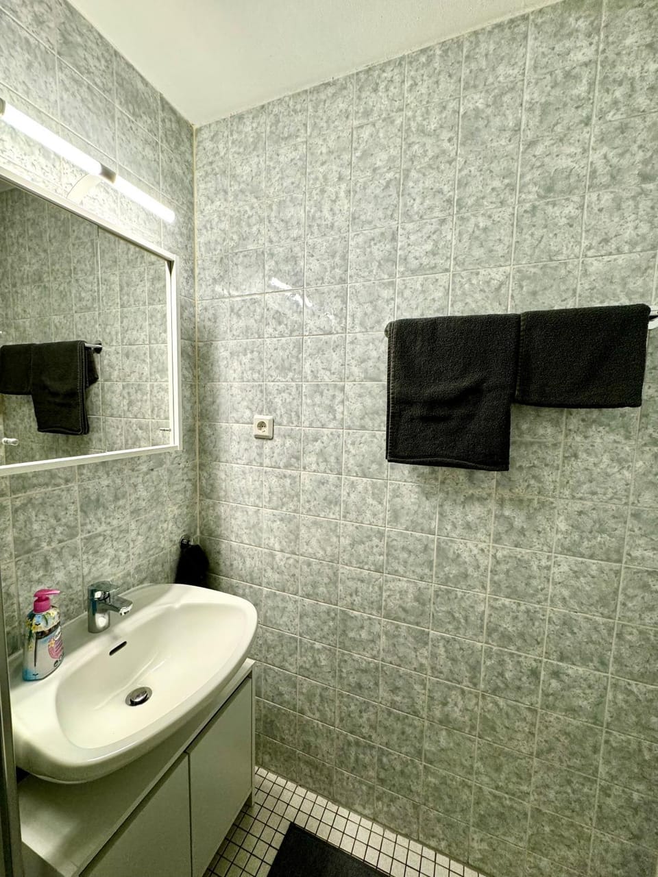 Shower, Bathroom, towels