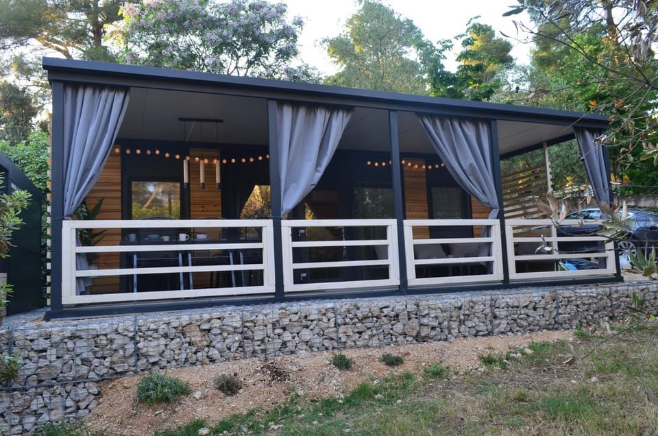 Property building, Day