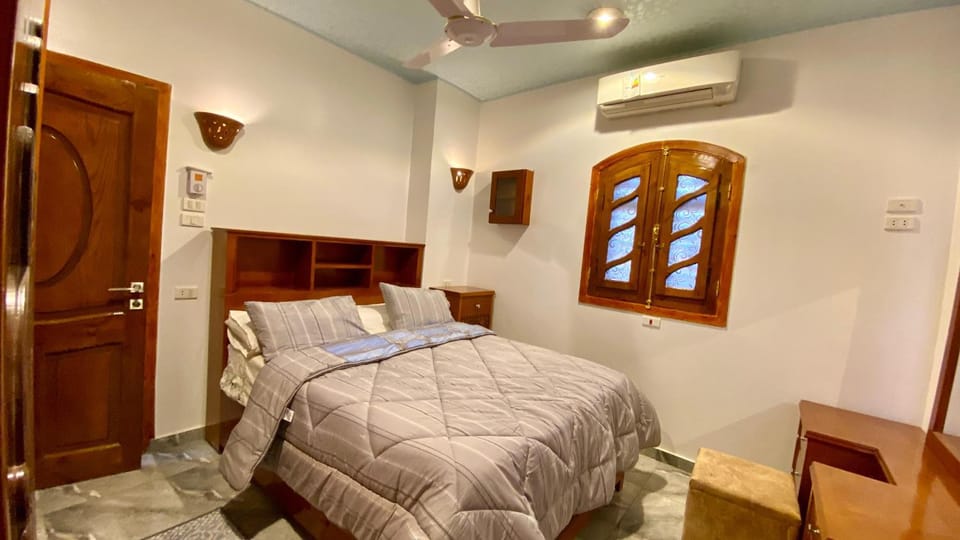 Photo of the whole room, Bedroom, air conditioner