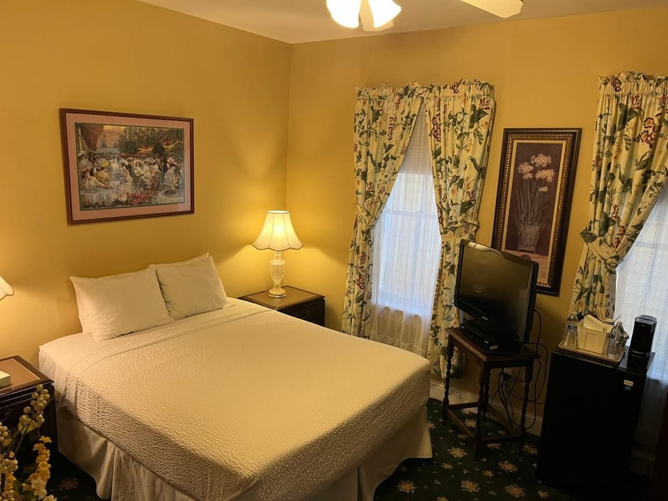 The Ocean Plaza Hotel Bed and Breakfast in Ocean Grove