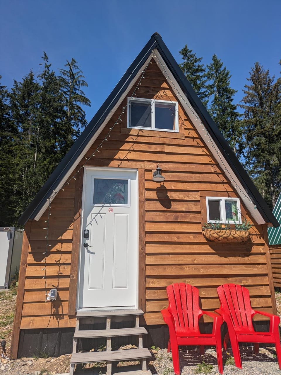 Mushroom Cabin on Homestead w Hot Tub Cabin in Vancouver Island