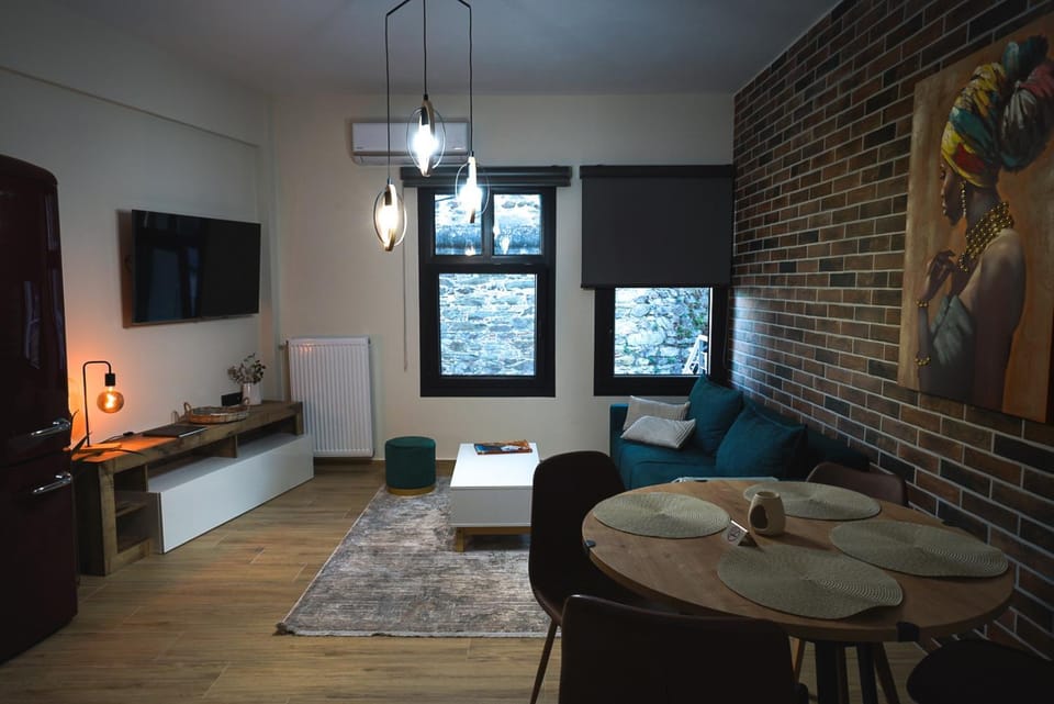 TV and multimedia, Kitchen or kitchenette, Living room, Seating area, Dining area, Evening entertainment