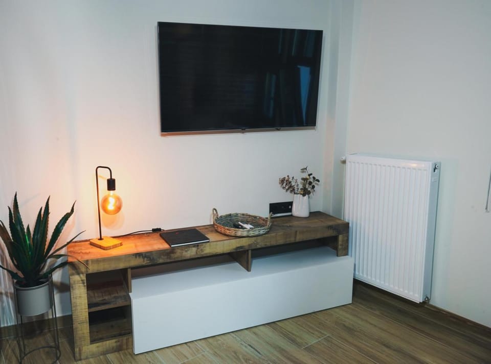 TV and multimedia, Living room, Seating area, internet