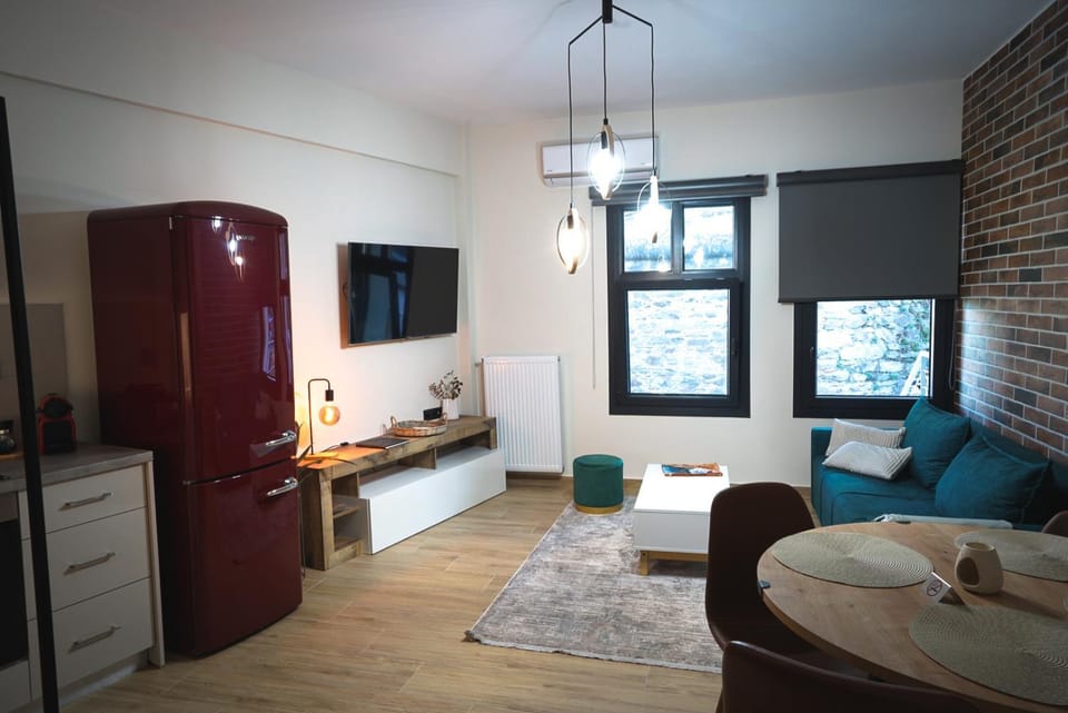 TV and multimedia, Kitchen or kitchenette, Living room, Seating area, Dining area, Evening entertainment, oven