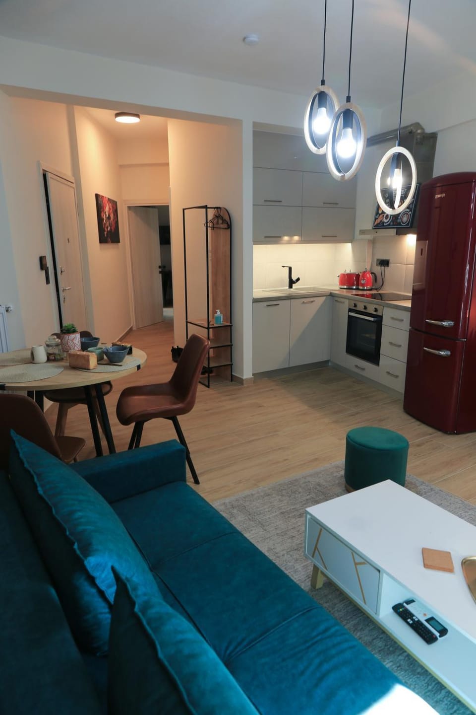 Kitchen or kitchenette, Living room, Seating area, Dining area, oven, stove, toaster