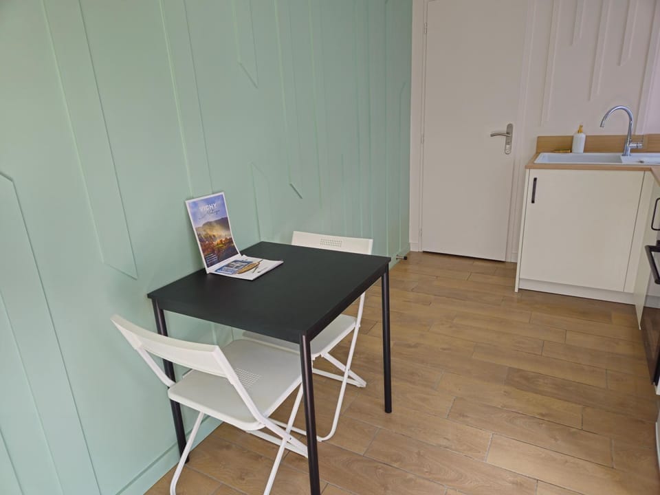 Léo - Cosy Studio entièrement rénové avec courette Apartment in Auvergne-Rhône-Alpes