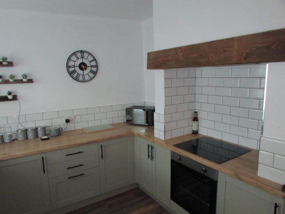 8 Guests Large cottage Hotub House in England