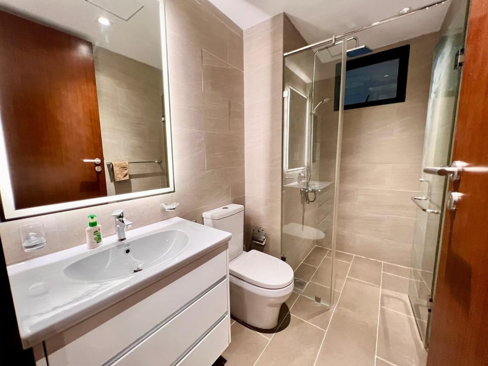 Colombo Skyline Luxury Apartments at Tri-Zen - Pool and Amazing City Views Apartment in Colombo