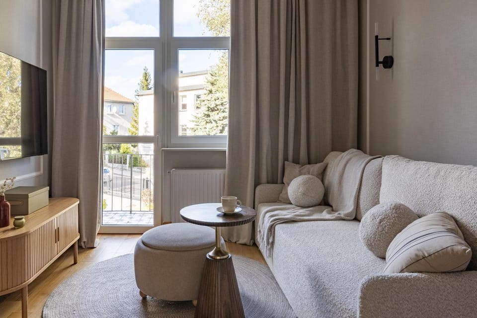 Communal lounge/ TV room, TV and multimedia, Balcony/Terrace, Living room, Photo of the whole room, Seating area