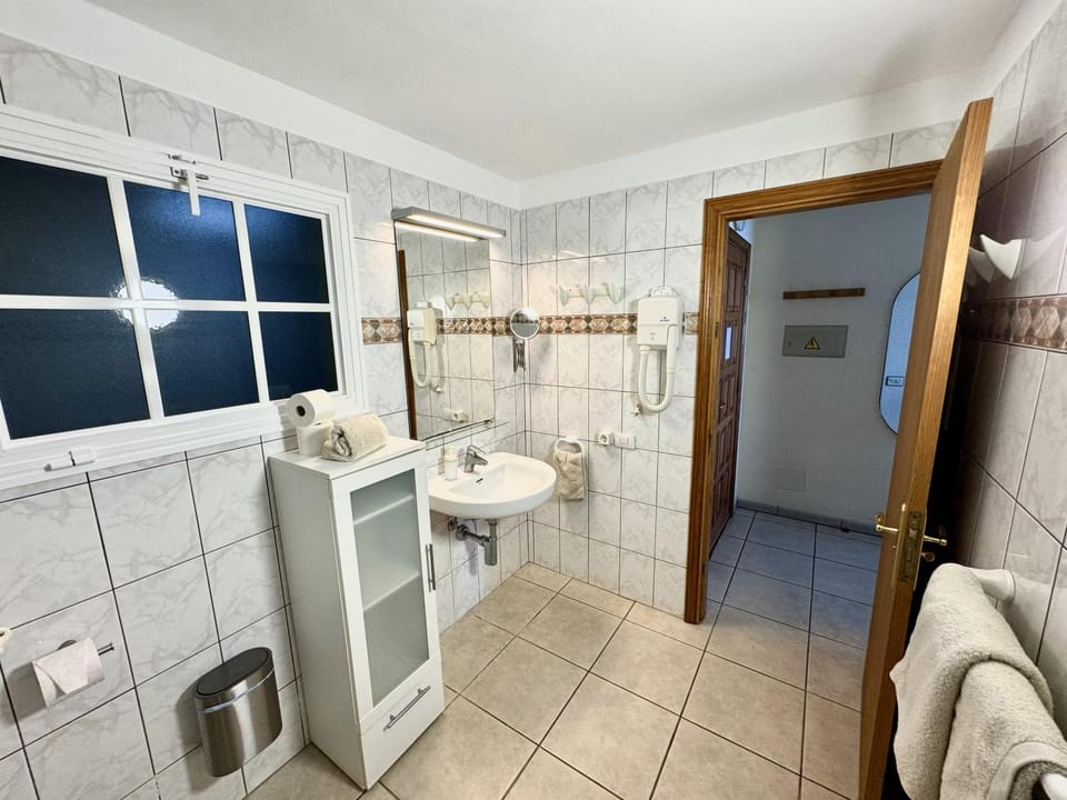 Bathroom, towels