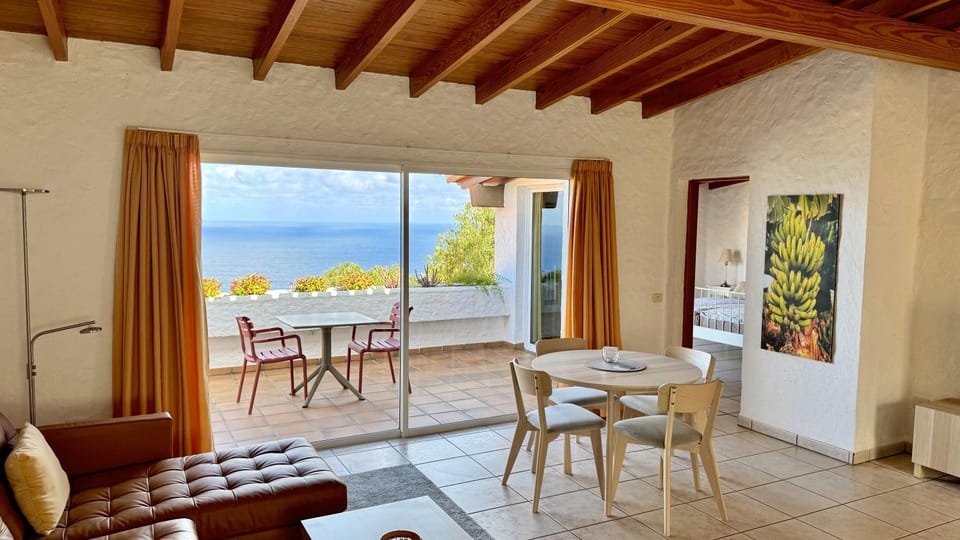 View (from property/room), Balcony/Terrace, Living room, Dining area, Sea view