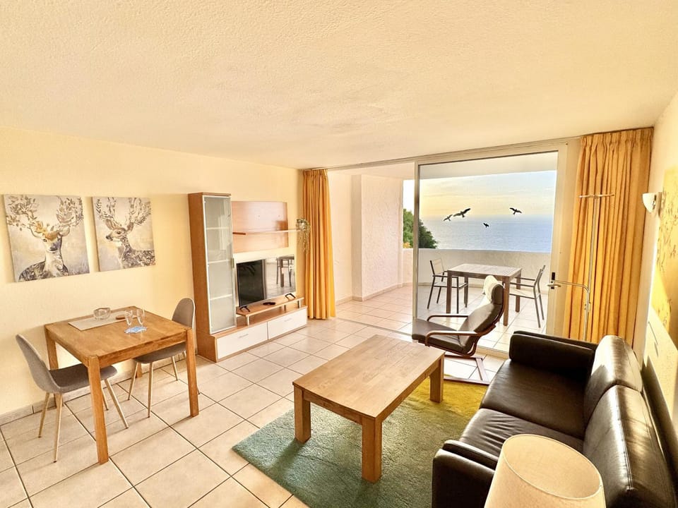 TV and multimedia, Living room, Seating area, Dining area, Sea view