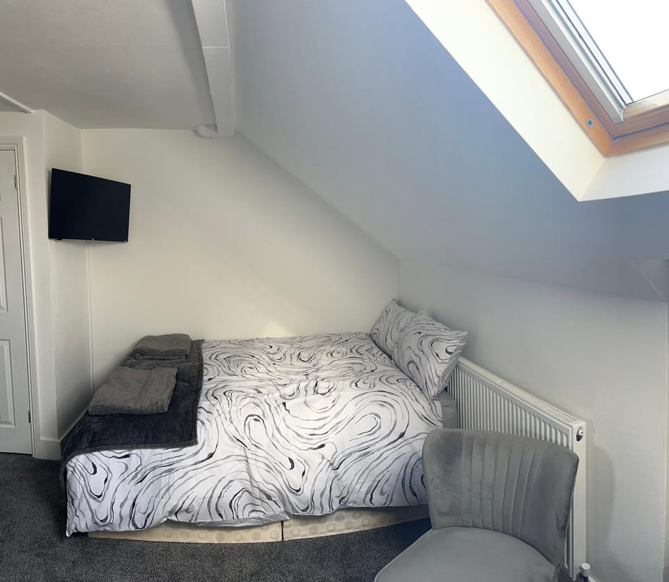 Bed, TV and multimedia