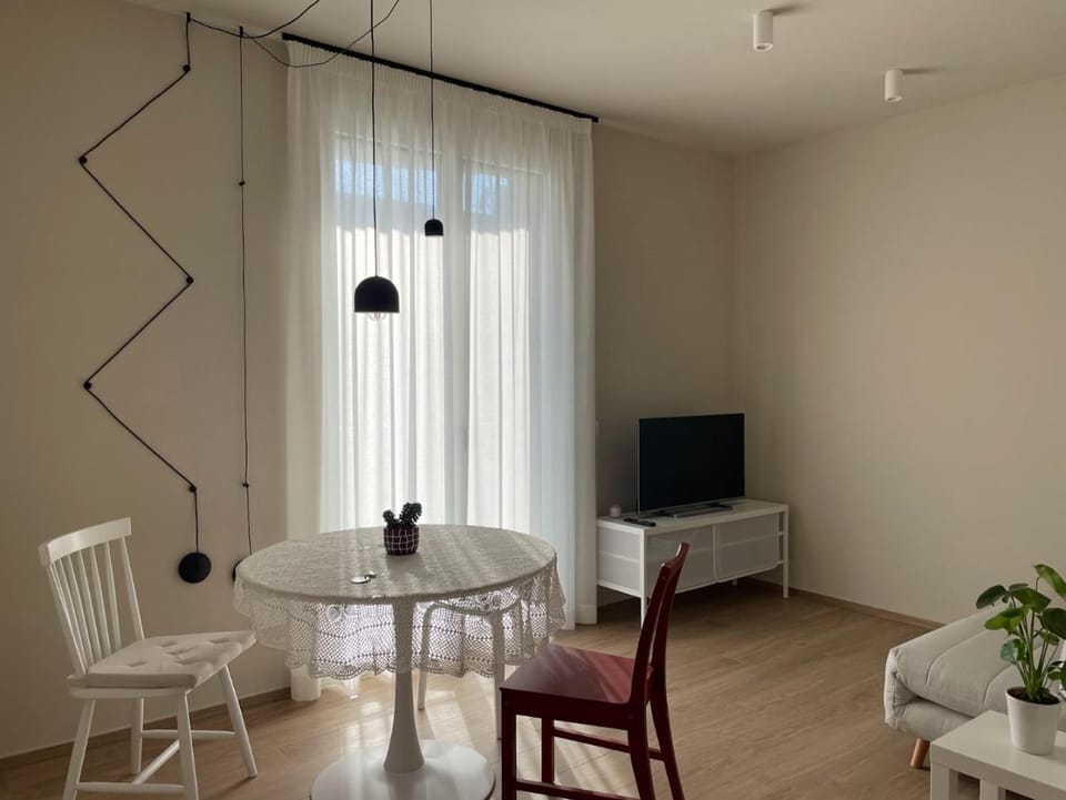 TV and multimedia, Living room, Dining area