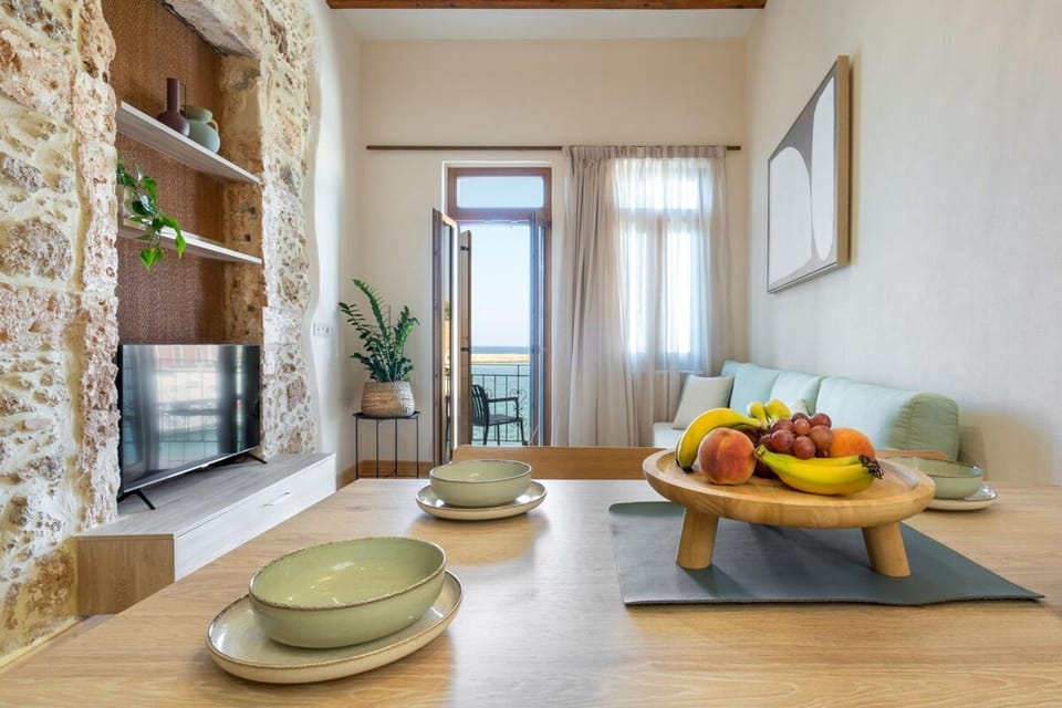 Leo Apartment 2 bdr apt overlooking the harbor Apartment in Chania