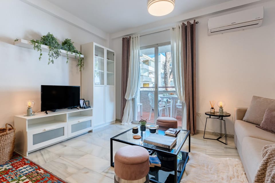 Communal lounge/ TV room, Living room