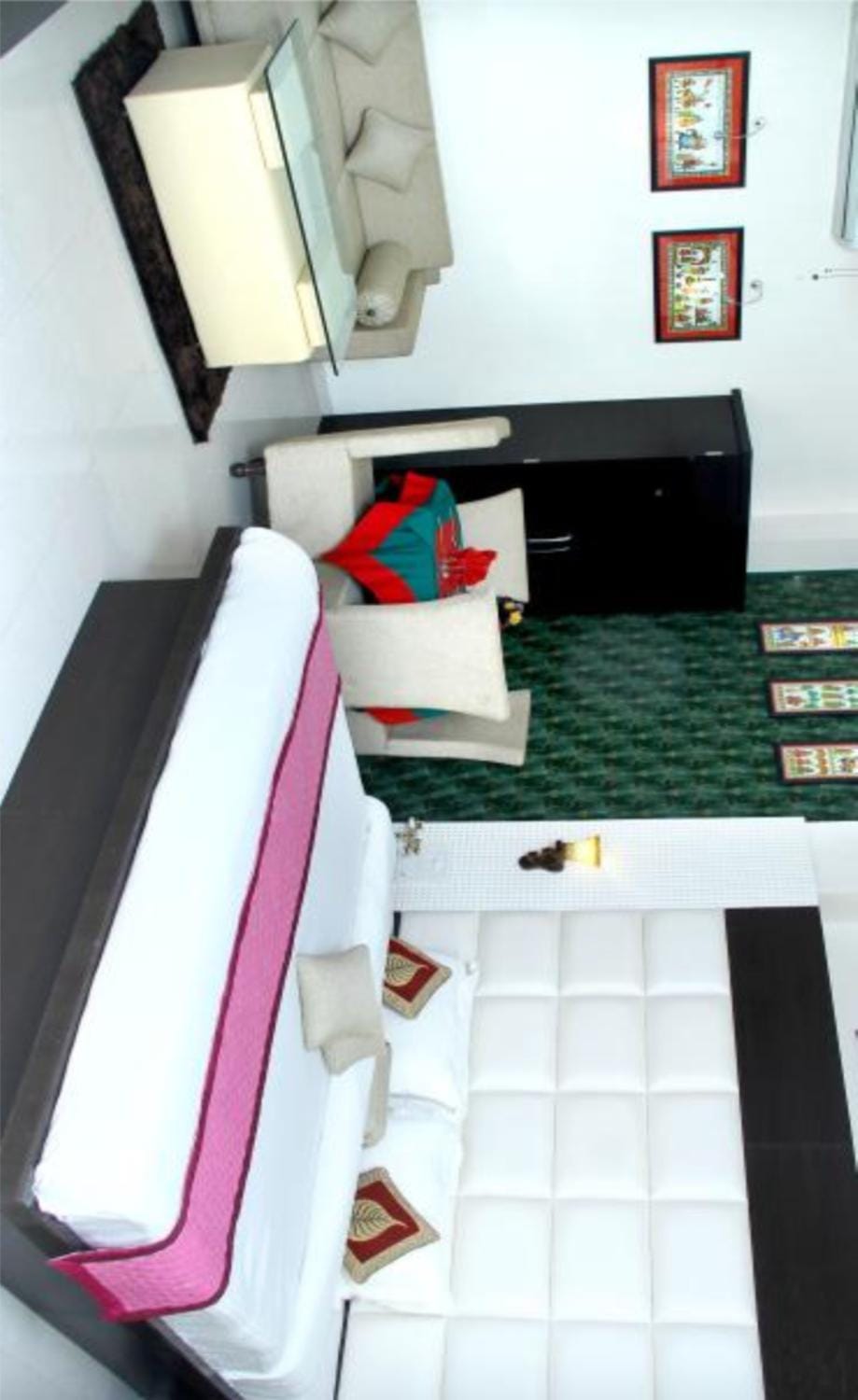 Living room, Seating area, Dining area, bunk bed