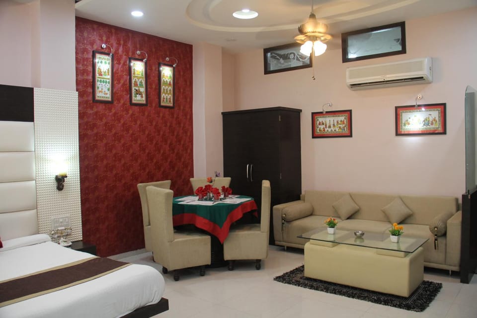 Seating area, Dining area