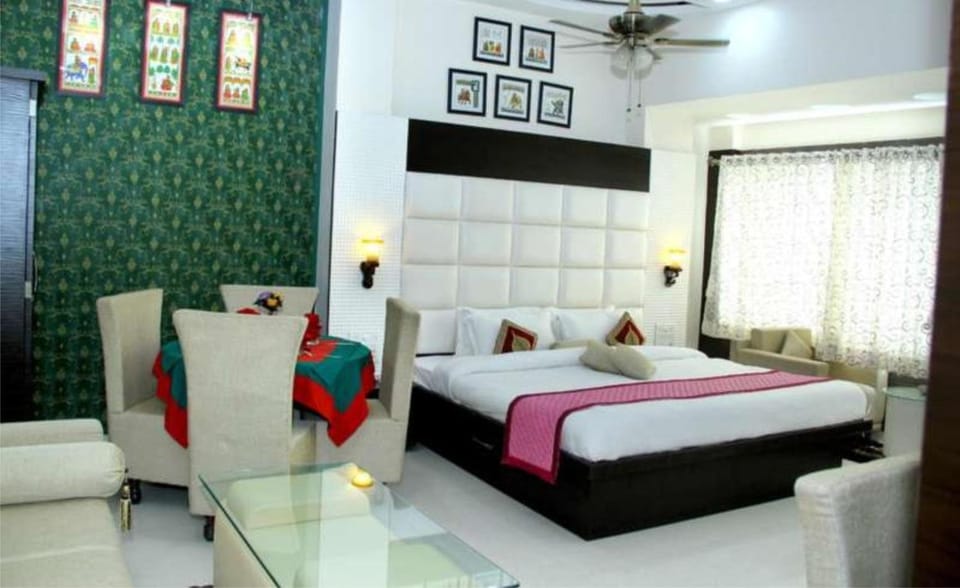 Seating area, Dining area, Bedroom, bunk bed