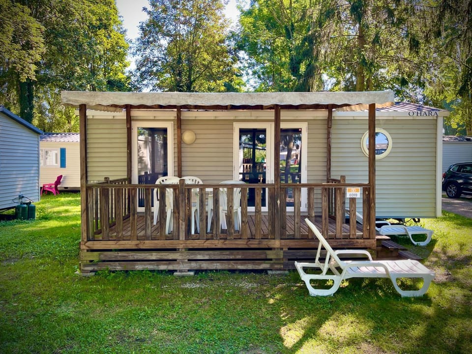 Property building, Garden, Garden view, sunbed