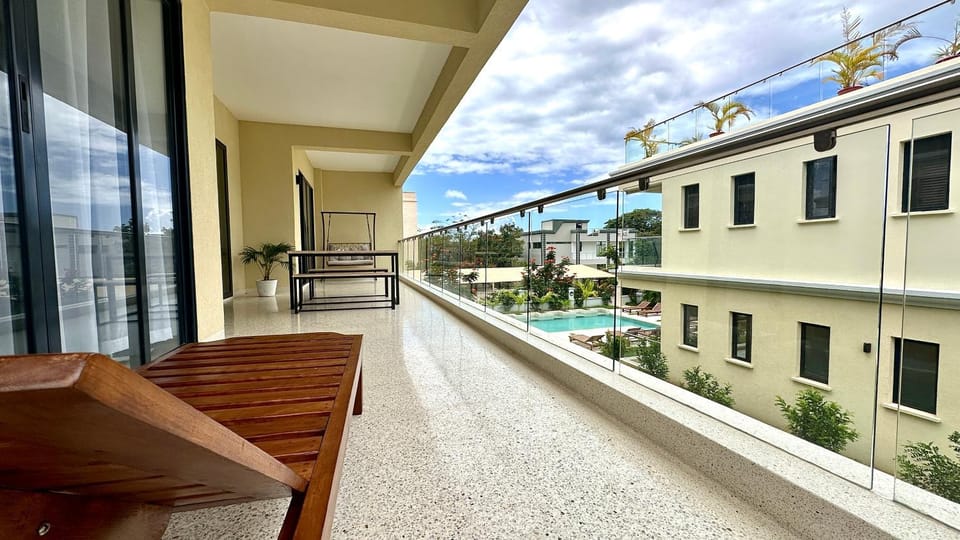 Property building, Balcony/Terrace, Pool view, Swimming pool, sunbed