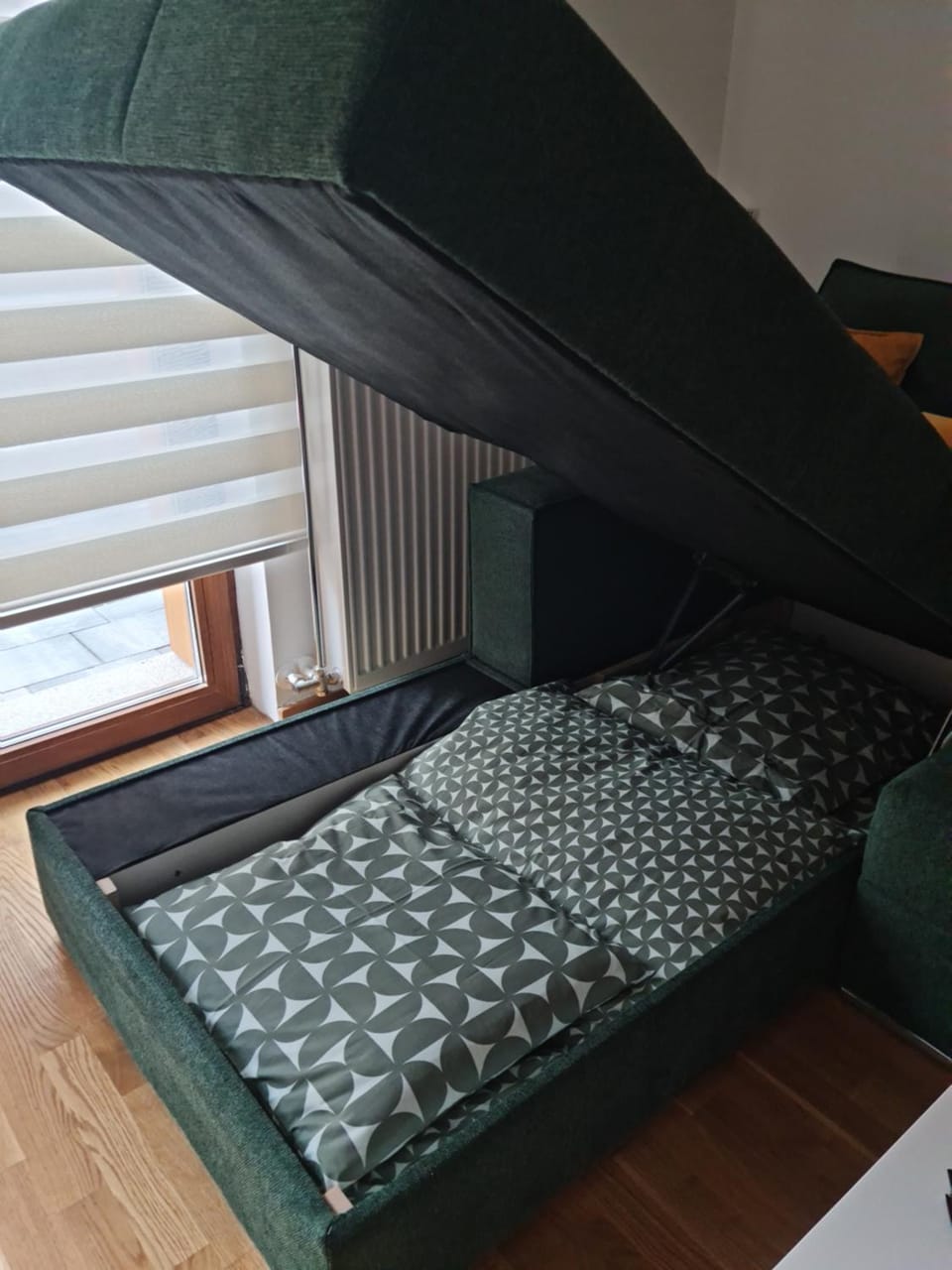 Bed, Living room