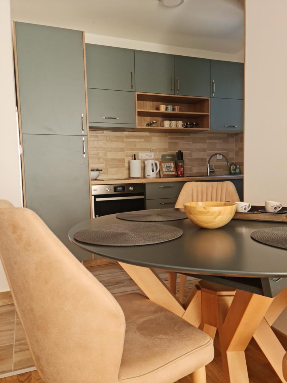 Coffee/tea facilities, Kitchen or kitchenette, Dining area