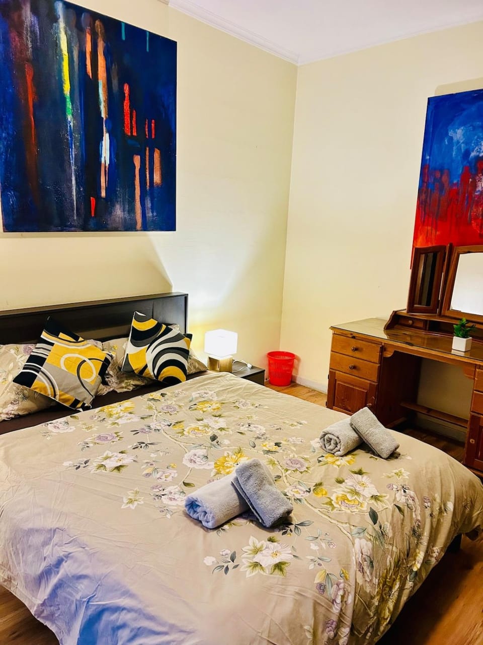 Central Comfort - 4 BDR Apartment, Artfully Designed Apartment in Malta