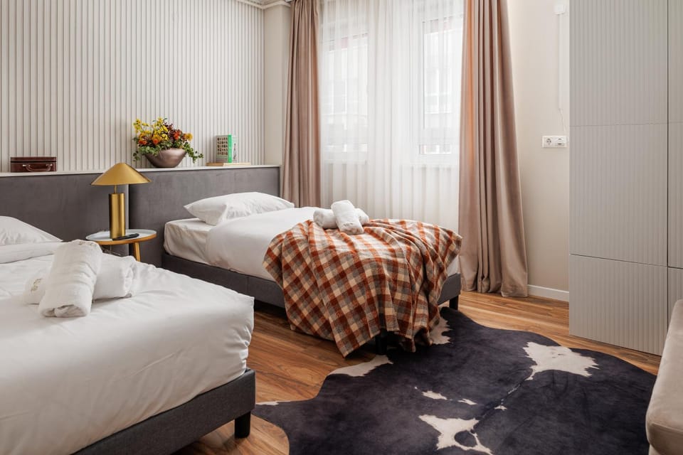 Bed, Photo of the whole room, Bedroom, towels