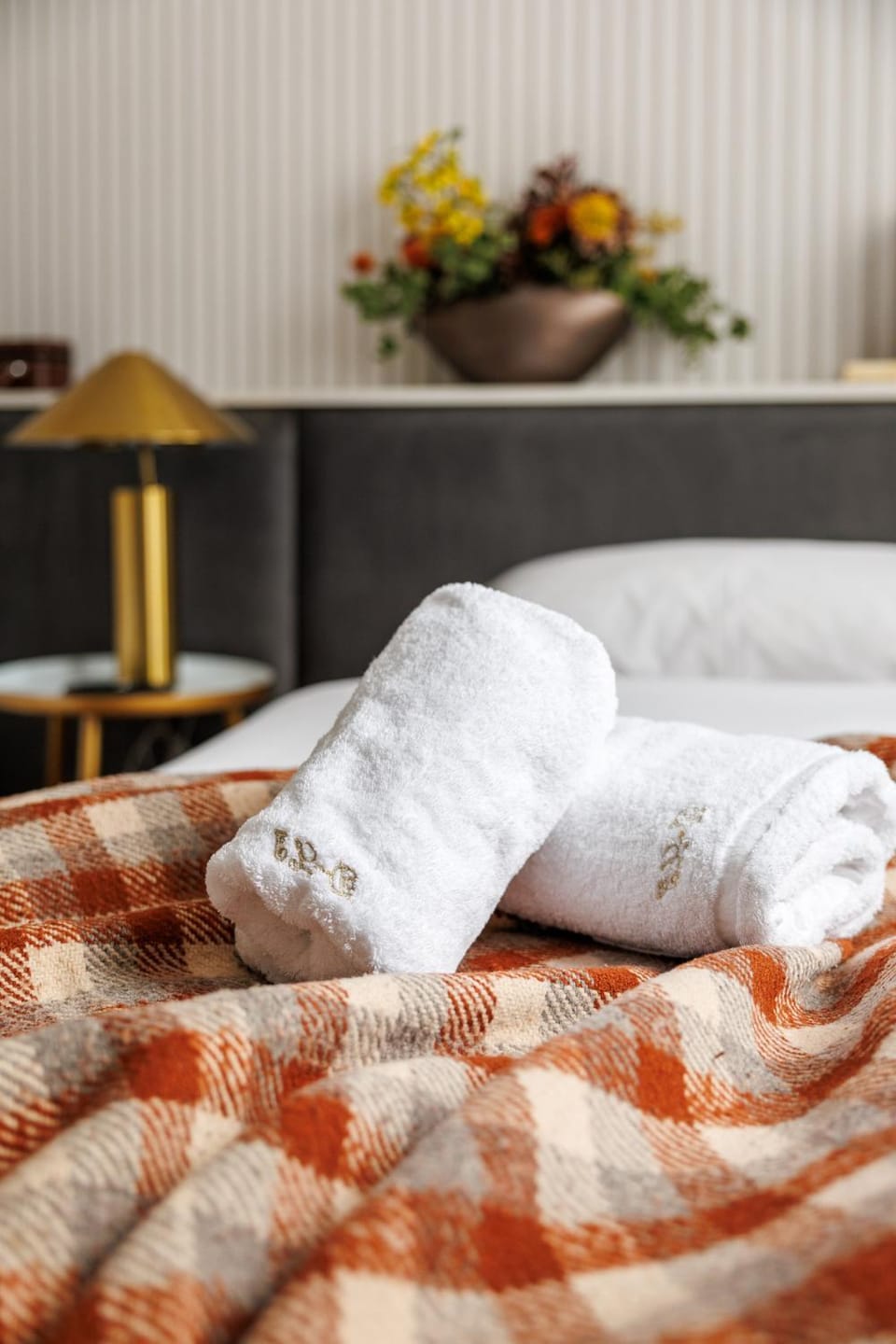 Bed, Bedroom, towels
