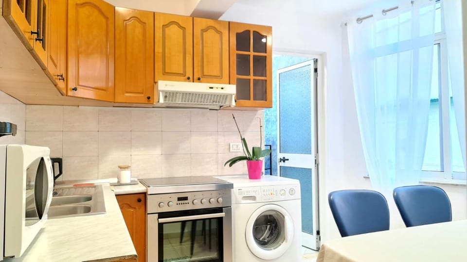 Kitchen or kitchenette, Dining area, dishwasher, oven, stove, toaster