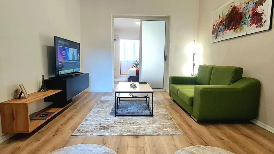 Communal lounge/ TV room, TV and multimedia, Living room, Seating area