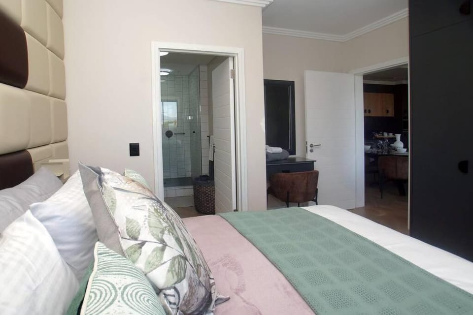 ZALS -Luxury -Two bed -Nine Palms Apartment in Cape Town