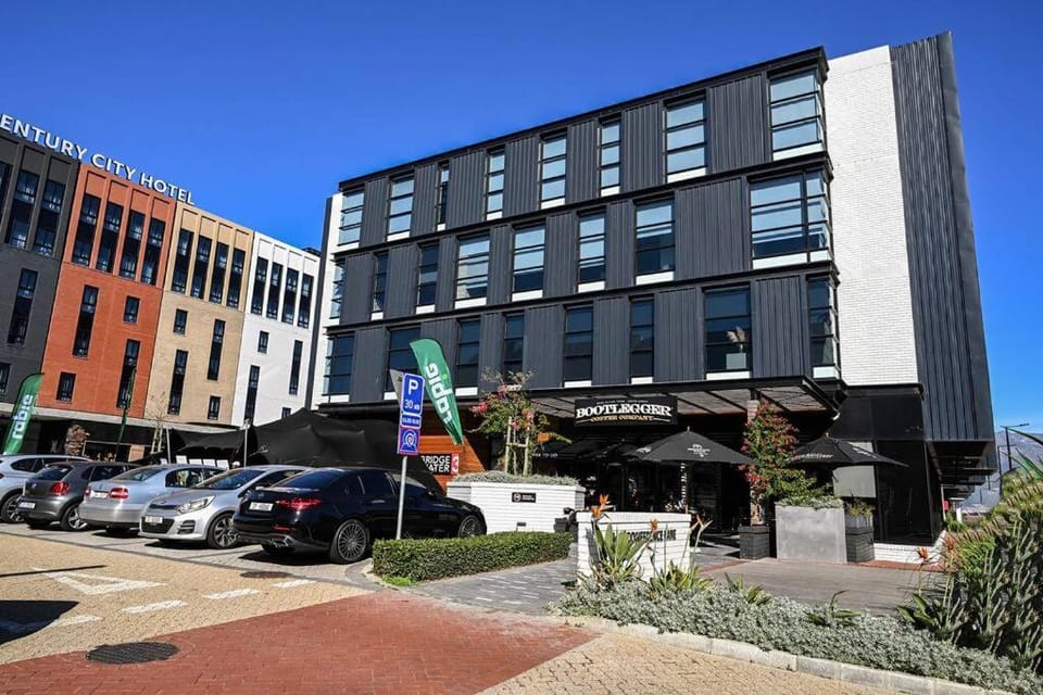 ZALS -Luxury -Two bed -Nine Palms Apartment in Cape Town