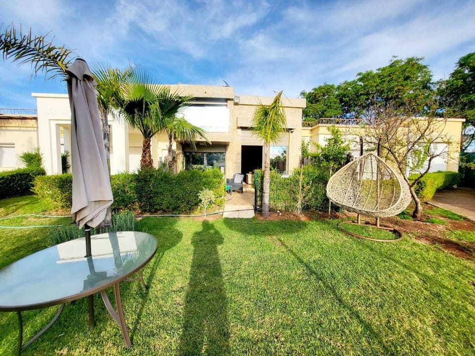 Property building, Patio, Spring, Day, Natural landscape, Garden, Garden, Garden view