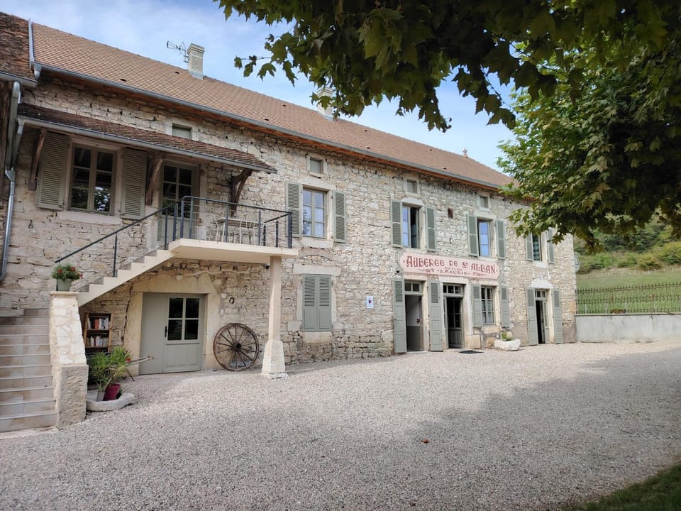 Gîtes et Chambre d'Hôtes Le Vieux Chêne Bed and Breakfast in Auvergne-Rhône-Alpes