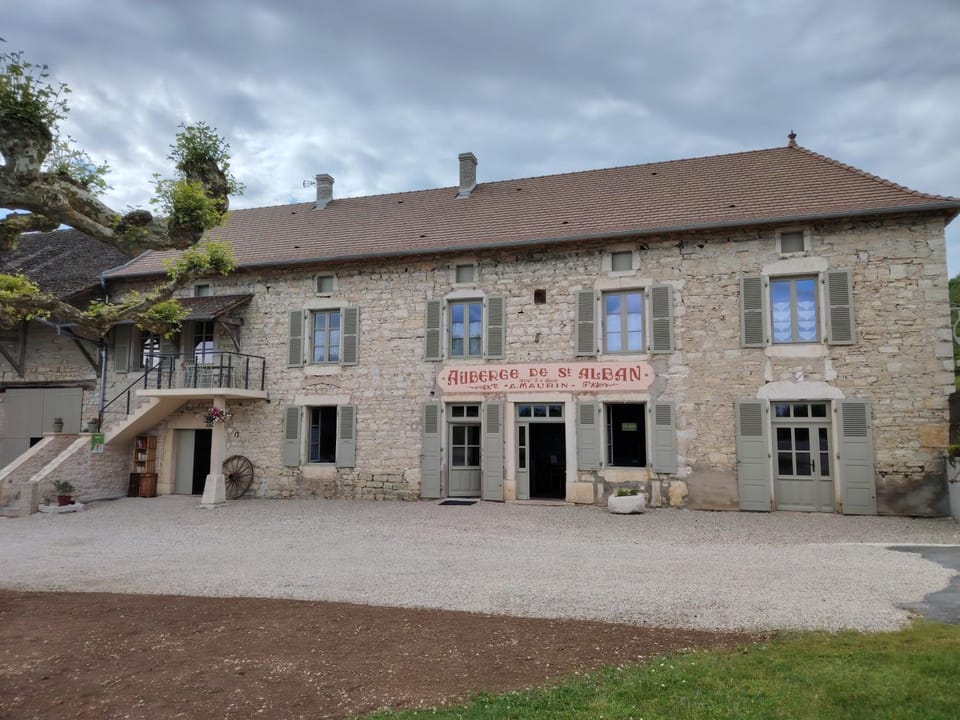 Gîtes et Chambre d'Hôtes Le Vieux Chêne Bed and Breakfast in Auvergne-Rhône-Alpes