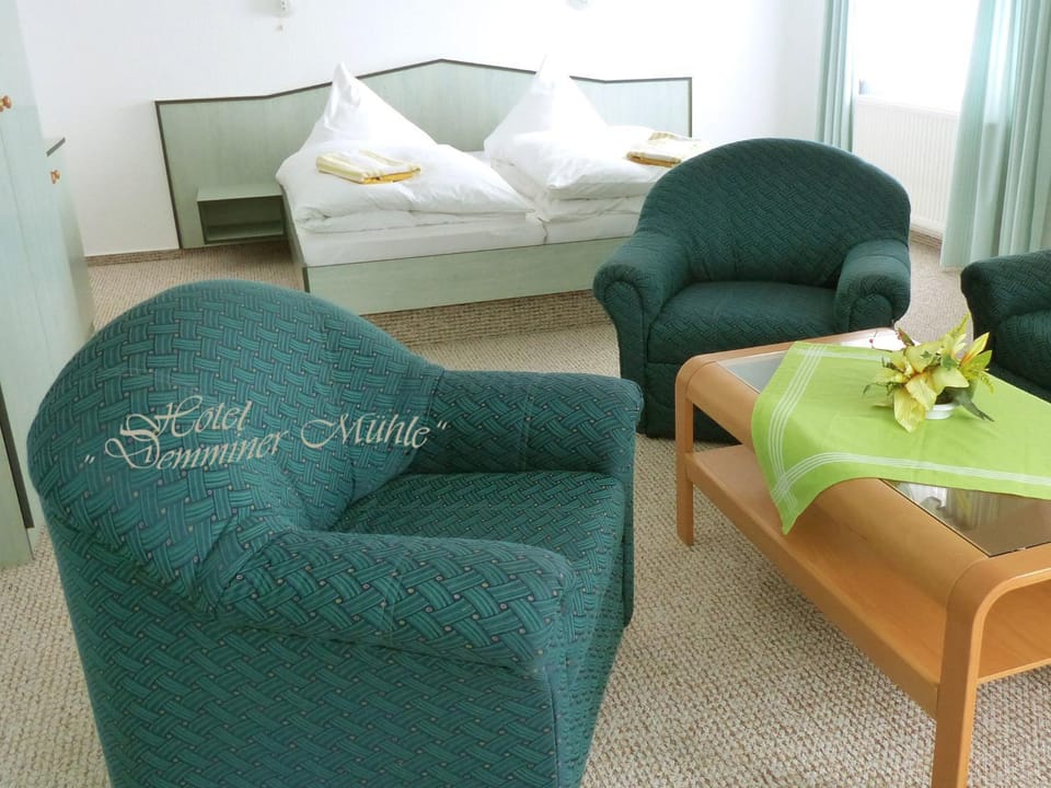 Seating area, Bedroom