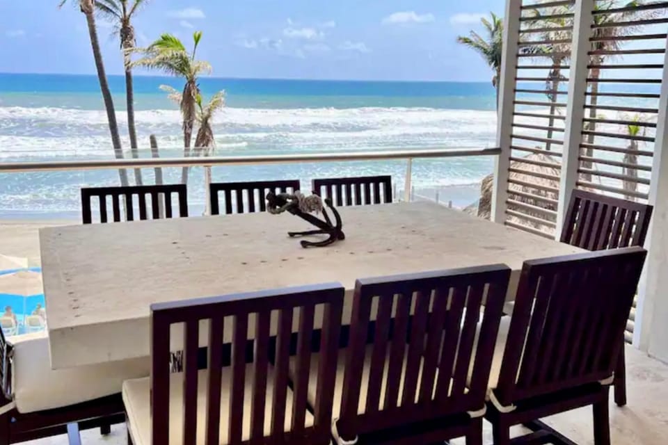 View (from property/room), Balcony/Terrace, Dining area