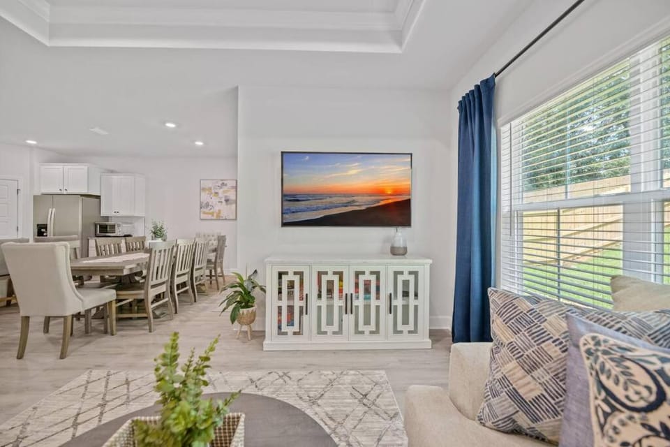 Living room, Seating area, Dining area