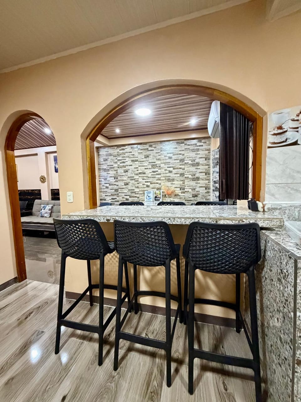 Hospedaje Nacho y Ale 1, con 3 AC, Paso Canoas, CR House in Puntarenas Province