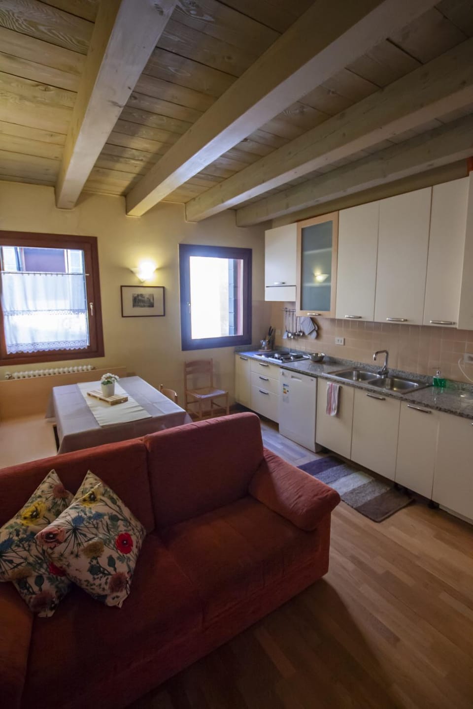Kitchen or kitchenette, Living room, Seating area, Dining area